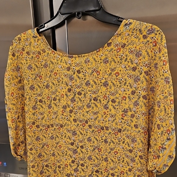 💕MAX STUDIO💕 Short Sleeve High Low Blouse ~ Yellow Ditsy Floral Print Large - Picture 4 of 8